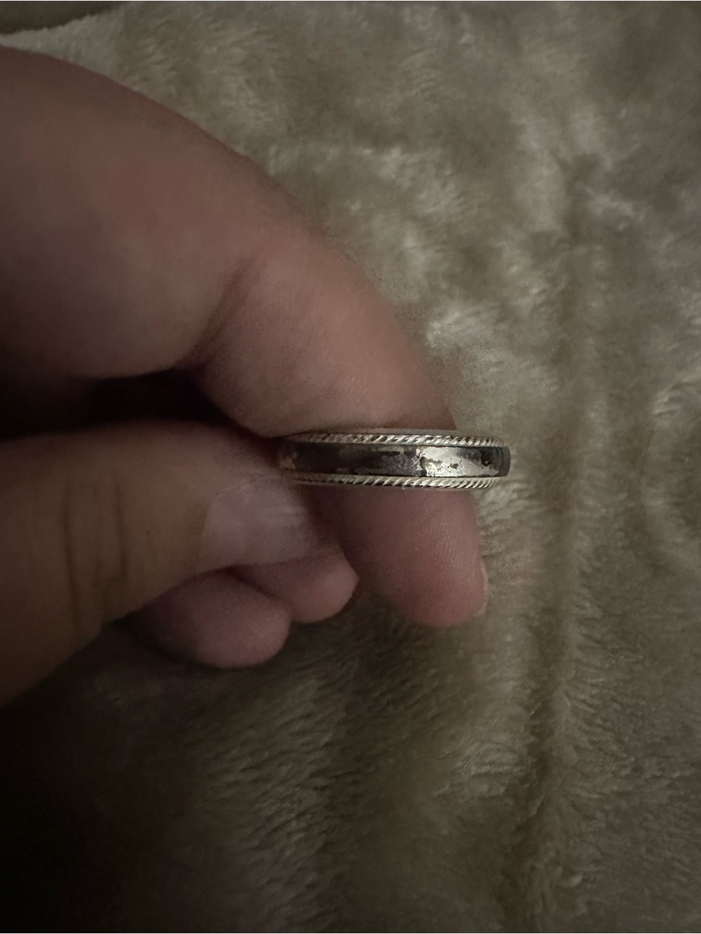 Classic Silver-Tone Women’s Band Ring - White/Silver